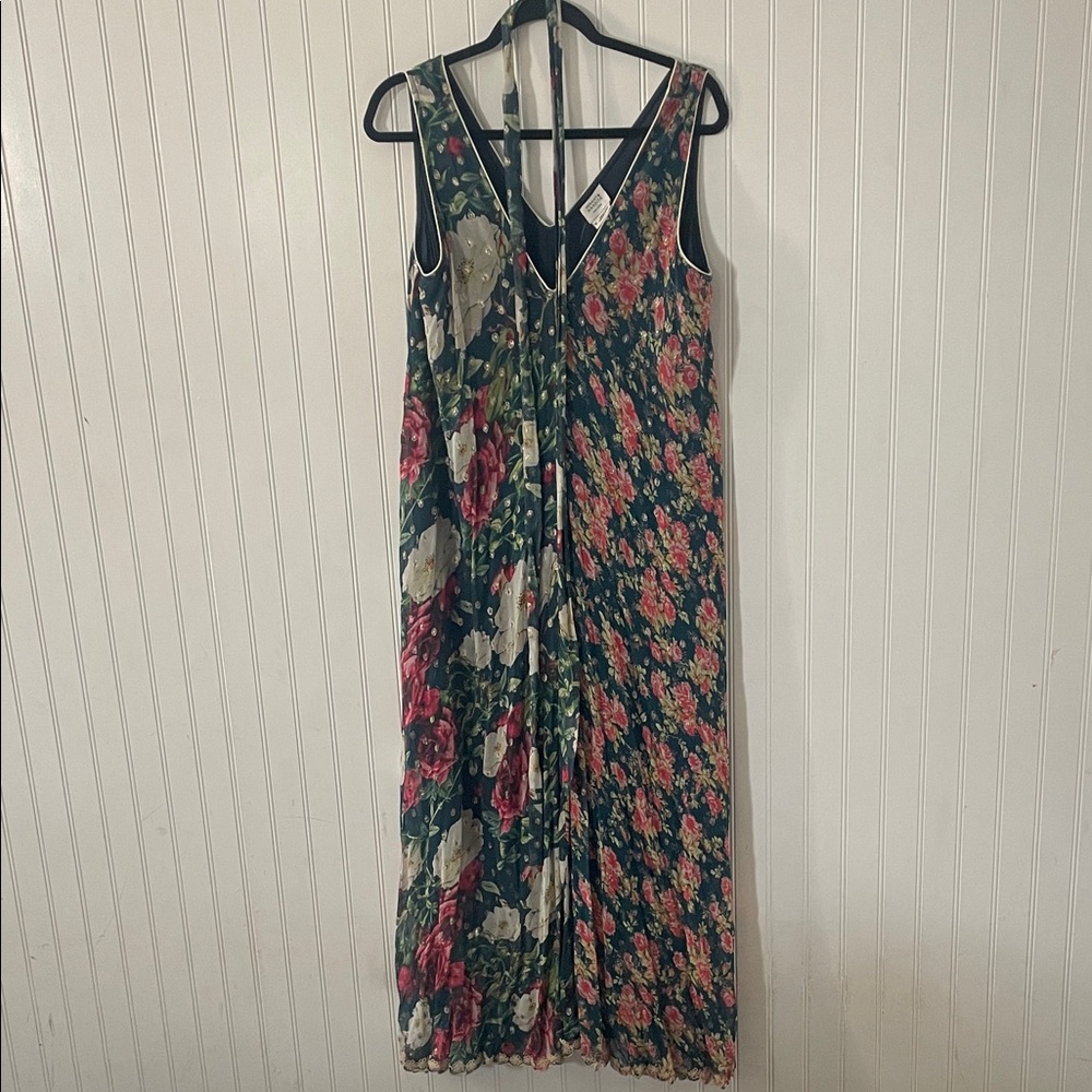 HEMANT & NANDITA Floral V-Neck Maxi Dress